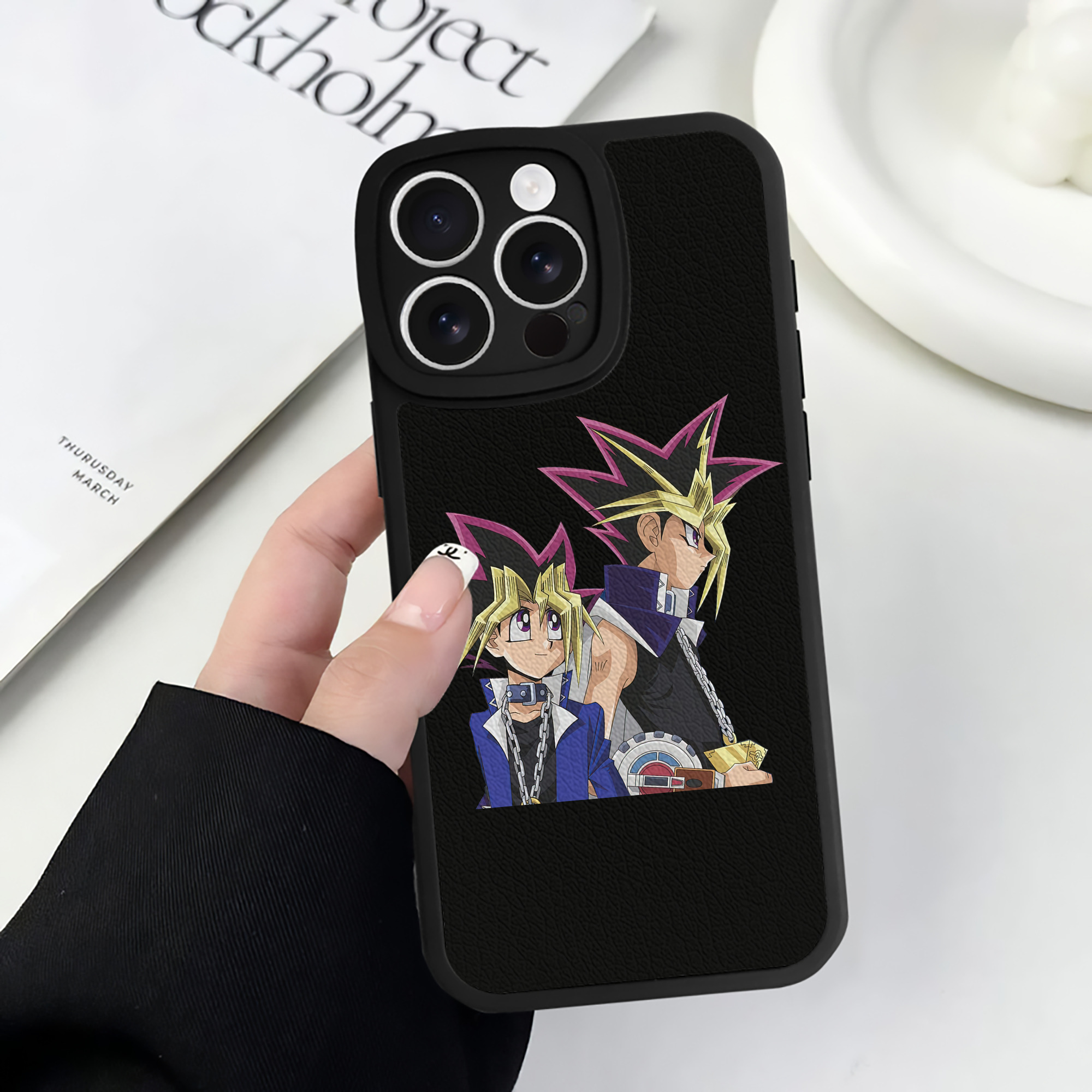 遊☆戯☆王 Yu-Gi-Oh! 【iPhone 16シリーズ対応】シリコンスマホケース（レザー調） 材質：シリコン